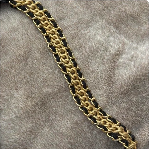 Elegant Black hobo Quilted Shoulder Bag - Picture 3 of 7